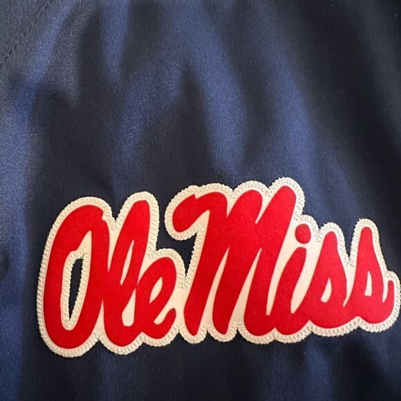 Nike Storm Fit Baseball Shirt Vented, 2 zip pockets provide secure items. Size L - Picture 3 of 5